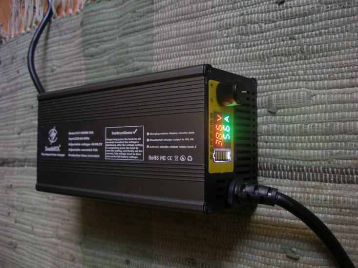 Ladegerät 40 - 88 Volt, 2 - 10A, einstellbar, Display *TOP* - zum Schließen ins Bild klicken