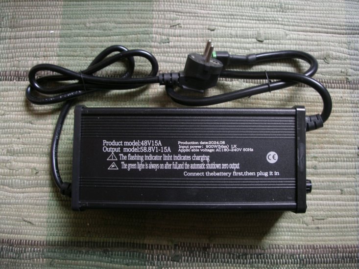 Ladegerät 48 Volt, 13S, 1-15A, 54,6V - zum Schließen ins Bild klicken