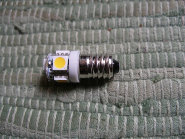 E10 LED Birne, 3V - 7V - zum Schließen ins Bild klicken