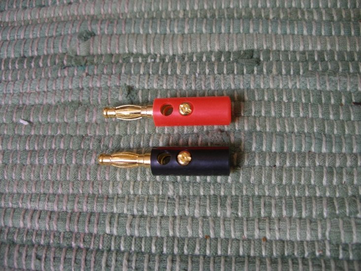 4 mm Bananenstecker mit vergoldeten Kontakten - zum Schließen ins Bild klicken