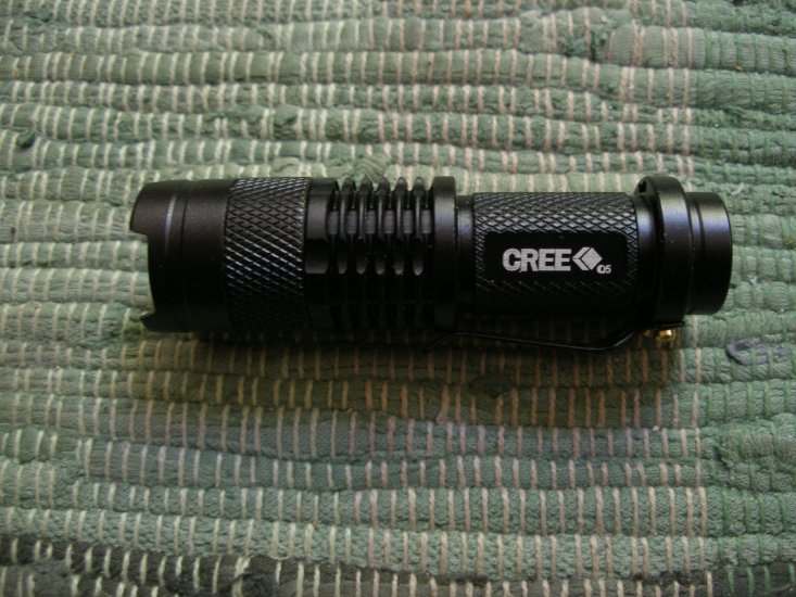 LED Scheinwerfer / Taschenlampe Cree Q5 Lupe AA - zum Schließen ins Bild klicken