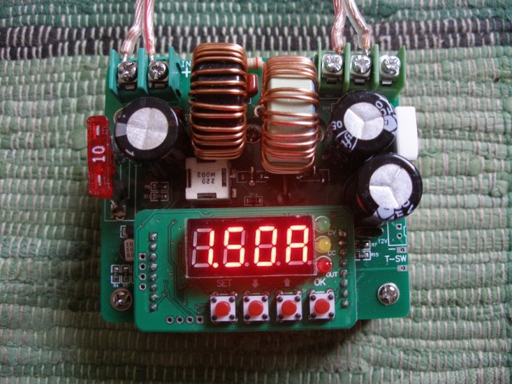 Spannungswandler 10-40V DC auf 15-75V DC, mit Anzeige - zum Schließen ins Bild klicken