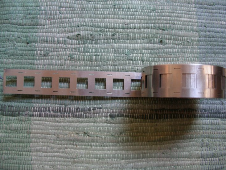 Nickelband 32 mm x 0,15 mm, Rastermaß 23,3 mm, 21700 - zum Schließen ins Bild klicken