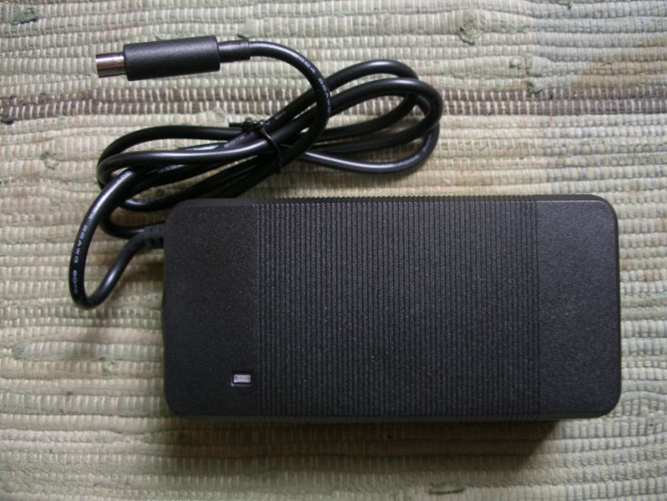 (Reise-)Ladegerät 36 Volt, 10S, 4A, 41V, sehr leicht - zum Schließen ins Bild klicken