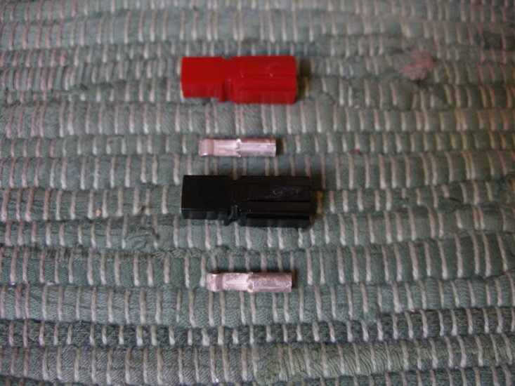 Anderson Power Pole Stecker, 30A, rot und schwarz - zum Schließen ins Bild klicken