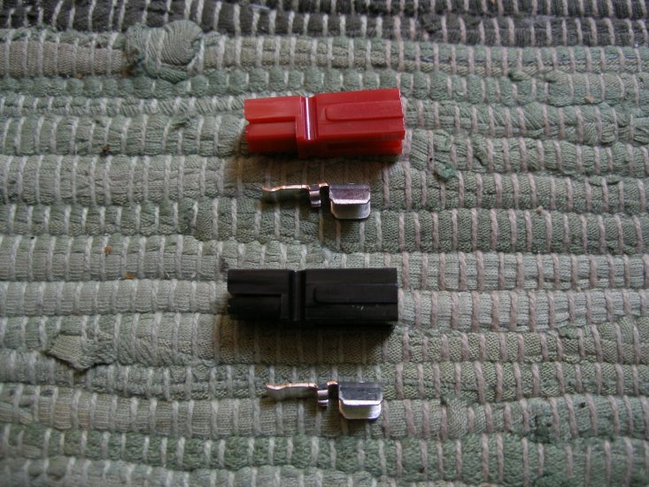 Anderson Power Pole Stecker, 45A, rot und schwarz - zum Schließen ins Bild klicken
