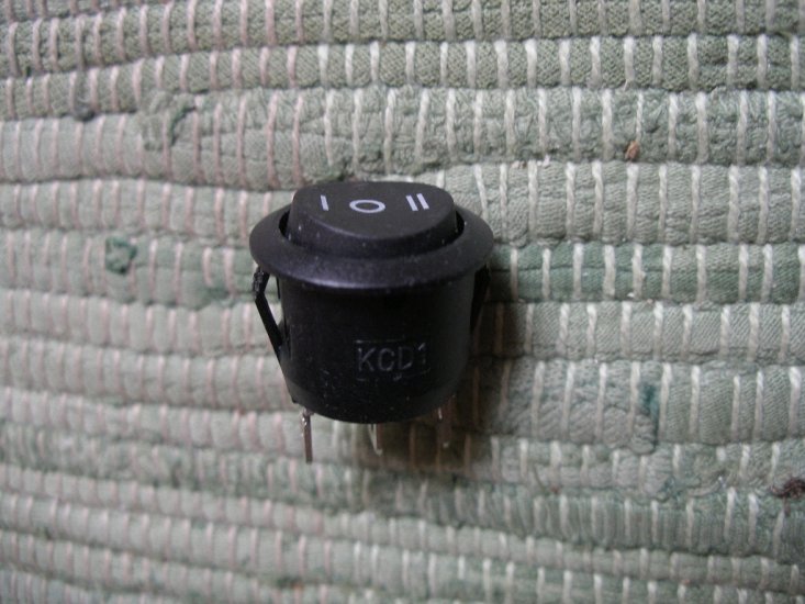 Schalter 1 polig, 10 Ampere, rund, 20 mm EIN/AUS/EIN - zum Schließen ins Bild klicken