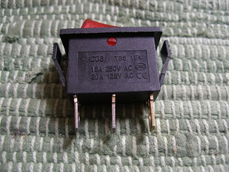 Schalter 1 polig, 20 Ampere, rot - zum Schließen ins Bild klicken