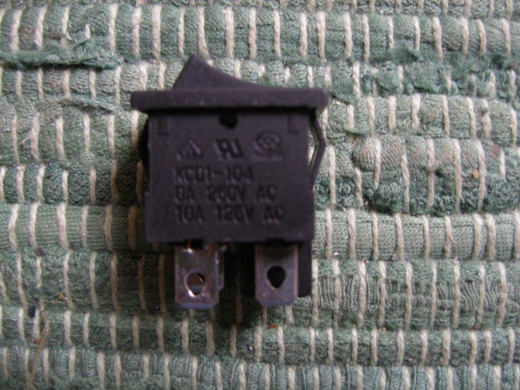 Schalter 2 polig, schwarz, 2 x 10 Ampere bzw. 20 A - zum Schließen ins Bild klicken