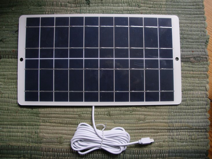 Solarpanel / Ladegerät mit 5V USB Ausgang 8 Watt - zum Schließen ins Bild klicken