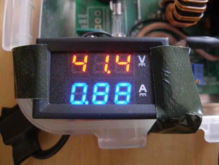 Spannungs- + Stromanzeigemodul 0-100V, 0-10A blau/rot - zum Schließen ins Bild klicken