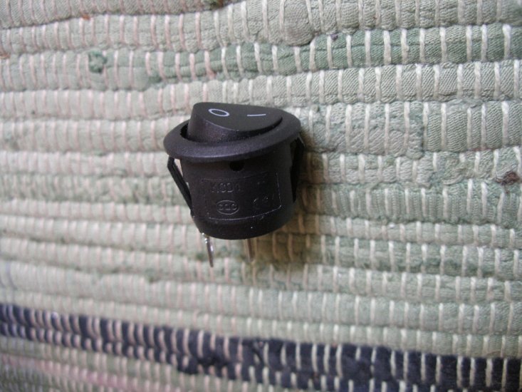 Schalter 1 polig, 10 Ampere, rund, 20 mm - zum Schließen ins Bild klicken