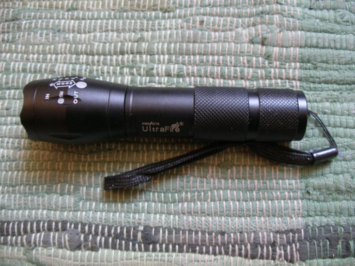 LED Scheinwerfer / Taschenlampe Cree T6 Lupe - zum Schließen ins Bild klicken