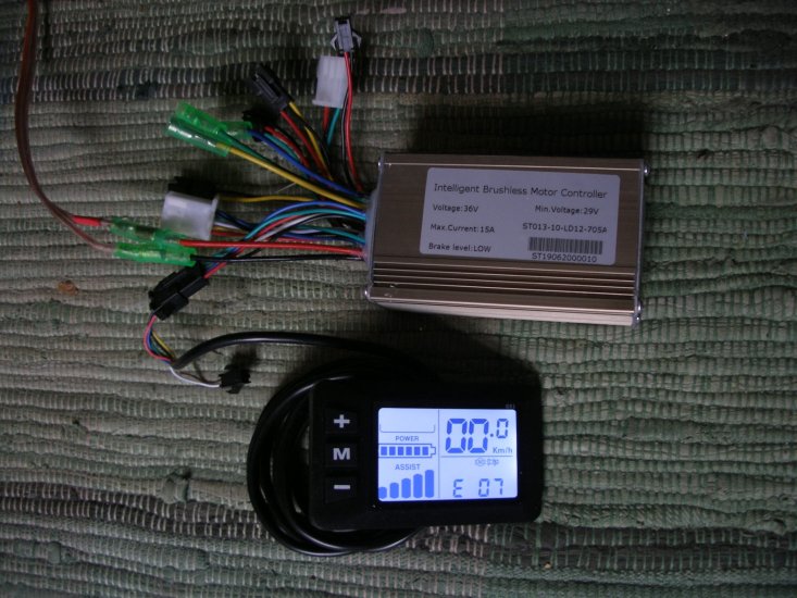 Controller 250 Watt 24/36 Volt, 15A, mit LCD Display - zum Schließen ins Bild klicken