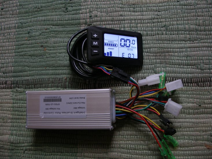 Controller 250 Watt 24/36/48 Volt, 22A, mit LCD Display - zum Schließen ins Bild klicken