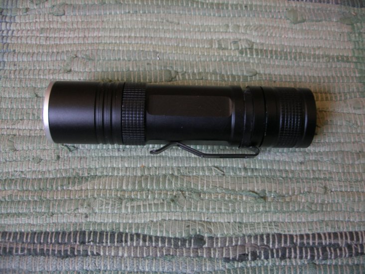 LED Scheinwerfer / Taschenlampe XHP50.2 (Lupe) - zum Schließen ins Bild klicken